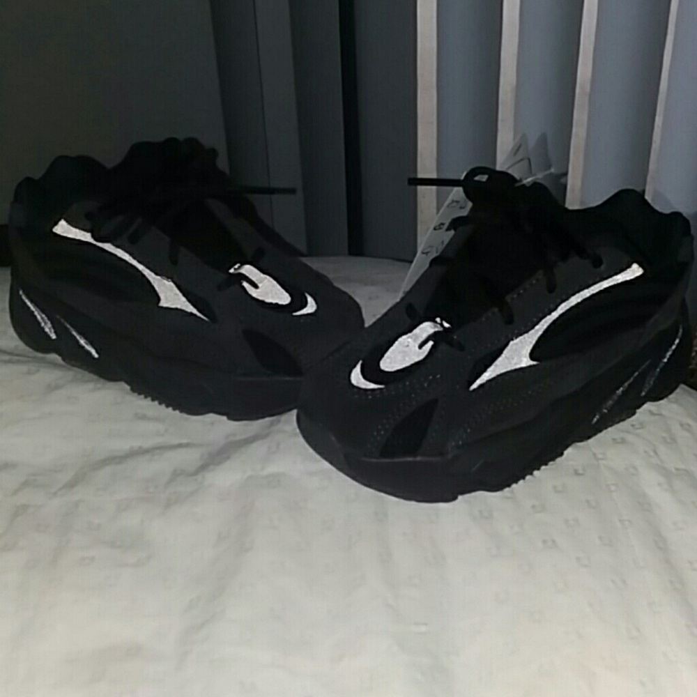 Adidas  (yeezy boost 700 v2) for toddler